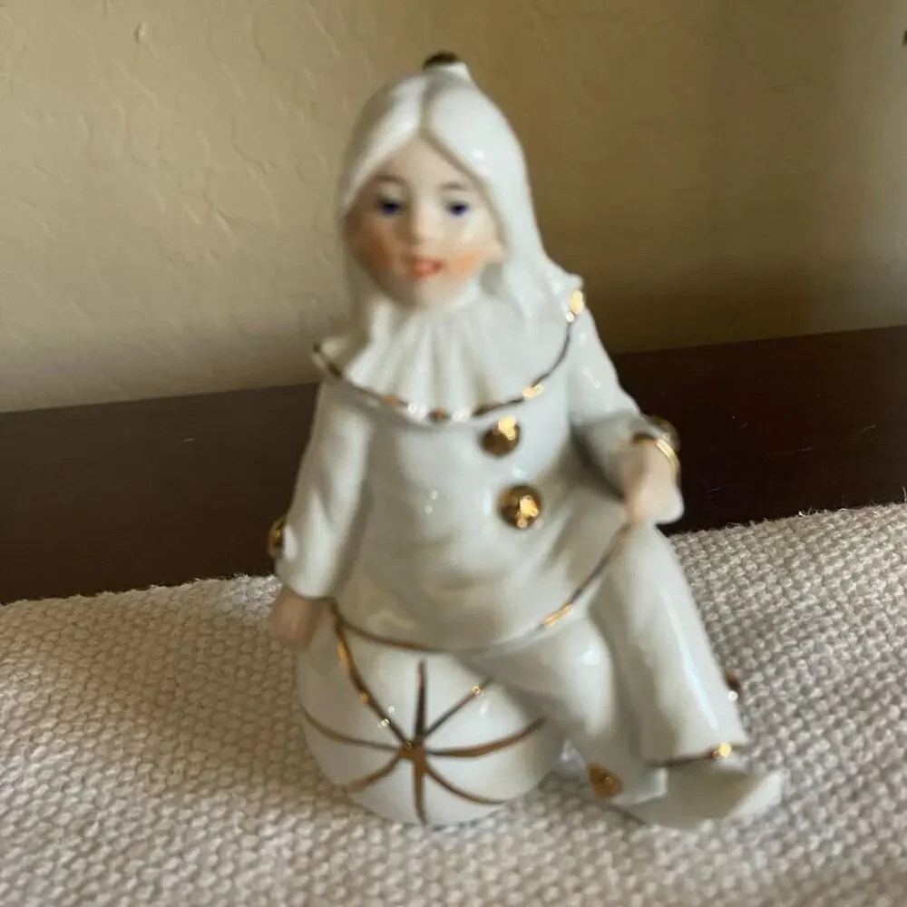 Vintage 80’s porcelain lady clown mime figurine
